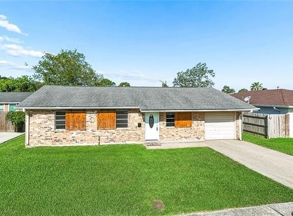 644 GROVEWOOD Drive, Gretna, LA 70056
