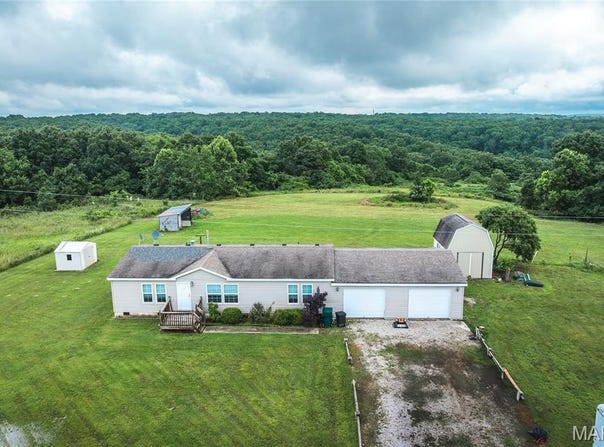 24660 Rolling Hills Lane, Richland, MO 65556