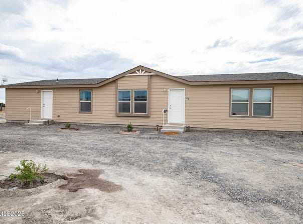 33 S Cliff Banks Court, Lovelock, NV 89419
