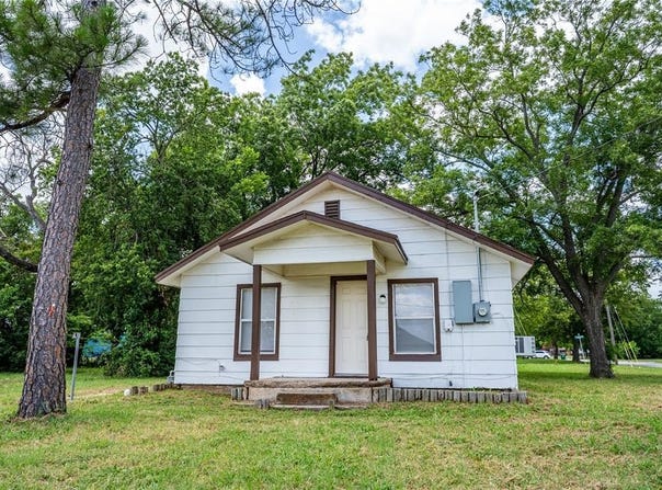 1707 N Weaver Street, Gainesville, TX 76240