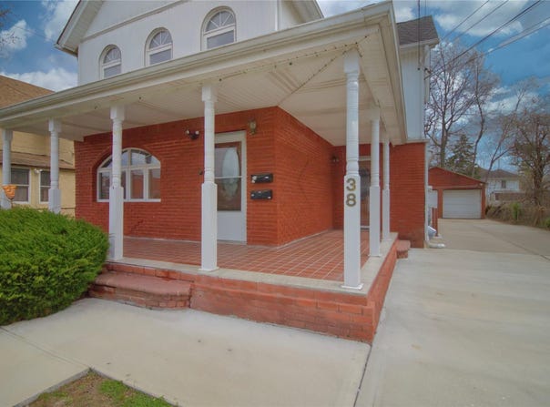 38 5th Street, Valley Stream, NY 11581