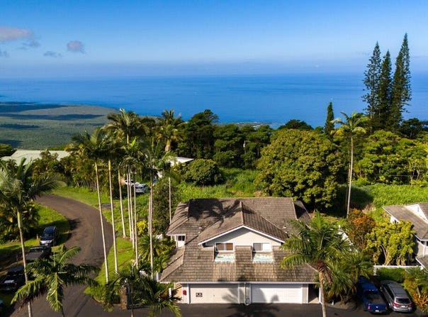 82-6077 MAMALAHOA HIGHWAY unit: B4, Captain Cook, HI 96704