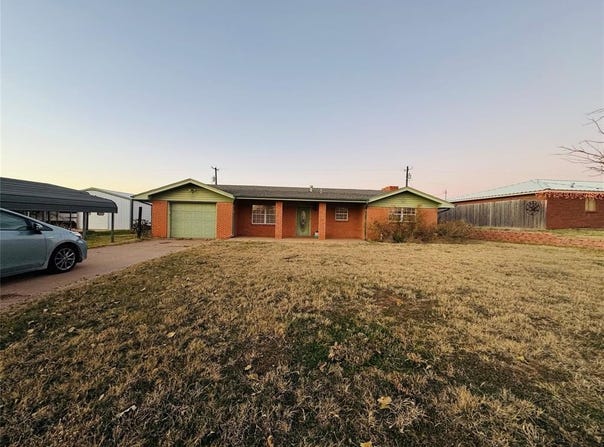 1111 E Sammy Baugh Avenue, Rotan, TX 79546