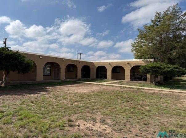 1407 W Hank Ave, Artesia, NM 88210-1175