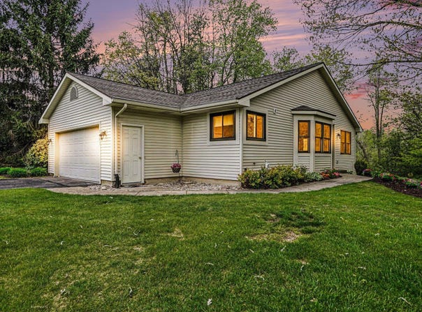 2681 Indian Creek Drive NW, Grand Rapids, MI 49534