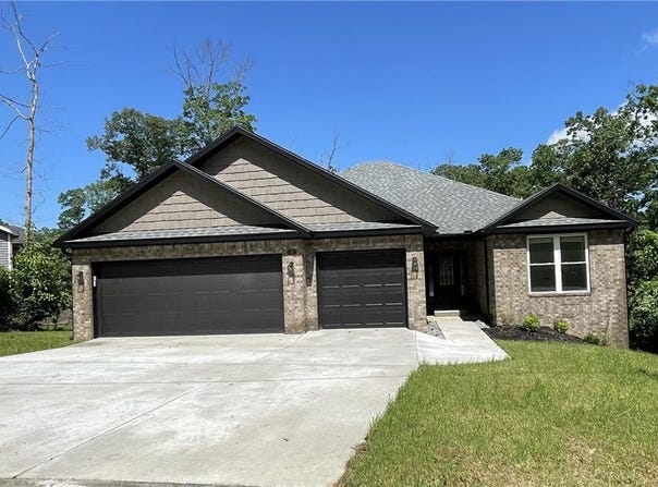 5 Burns  CIR, Bella Vista, AR 72714