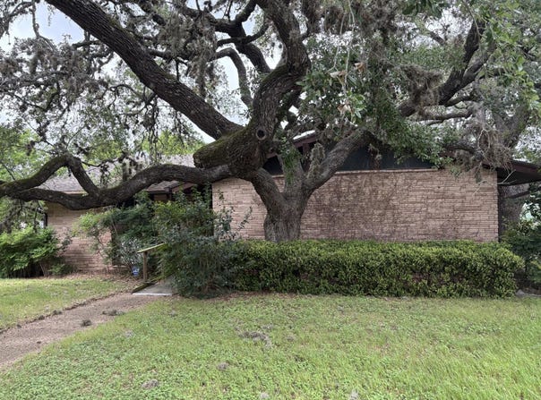 502 Sarah Jo LN, La Grange, TX 78945
