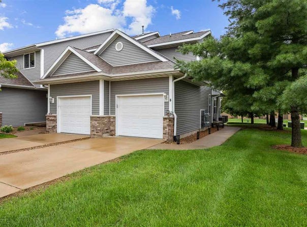 5811 Muirfield Dr SW, CedarRapids, IA 52404