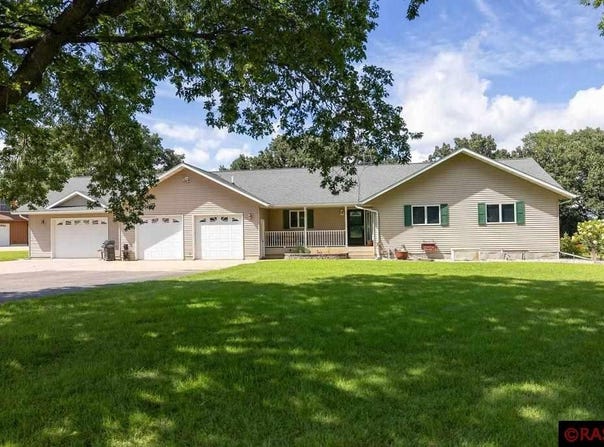 4 S Fox Lake Drive, Sherburn, MN 56171