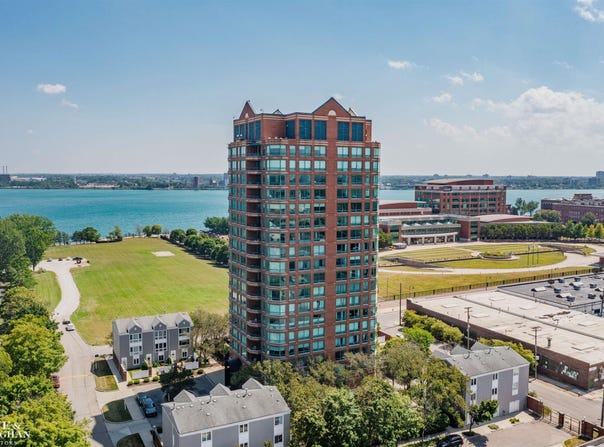3320 Spinnaker, Detroit, MI 48207
