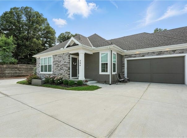 704 E 110th Terrace, Kansas City, MO 64131