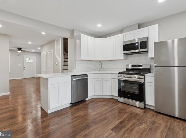 230 MAIN STREET, HELLERTOWN, PA 18055