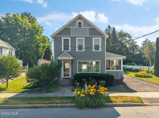 8 Newton Avenue, Saratoga Springs, NY 12866
