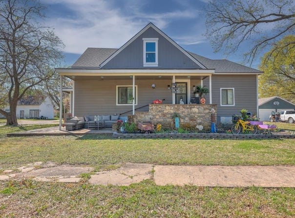 721 E 17th, Winfield, KS 67156