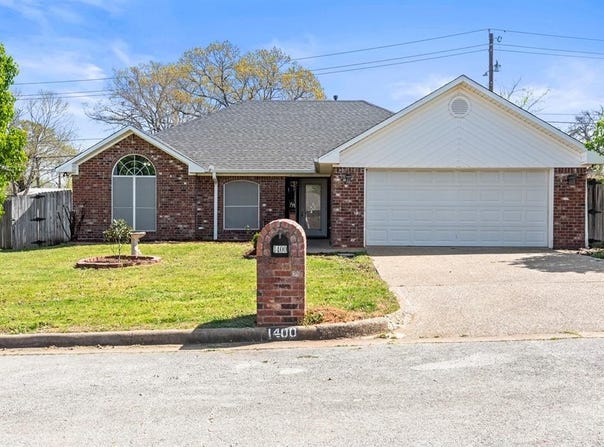 1400 Lakeside Court, Lindale, TX 75771