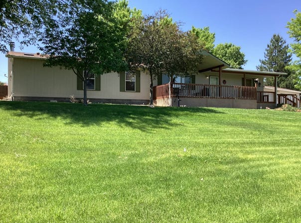 35 Lakeshore, Lewellen, NE 69147