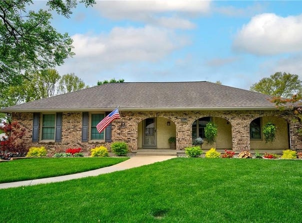 1014 SW Twilight Lane, Blue Springs, MO 64015