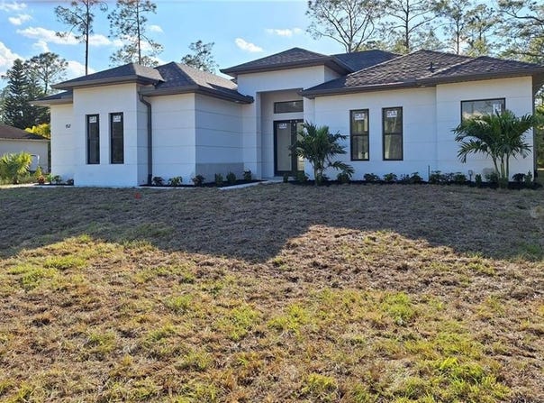 157 Everglades, NAPLES, FL 34117
