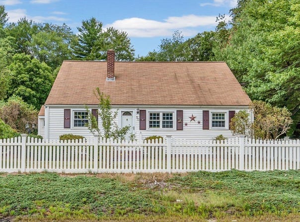50 Hartford Ave E, Mendon, MA 01756