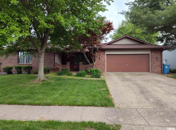 1124 STEEPLECHASE Drive, Springfield, IL 62712