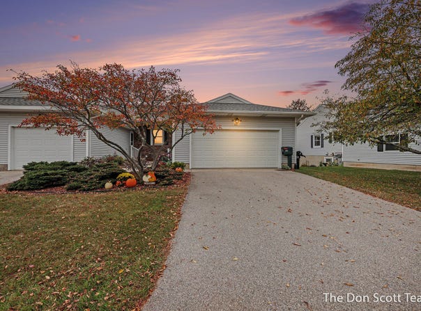 221 Pippin Drive NW, Sparta, MI 49345