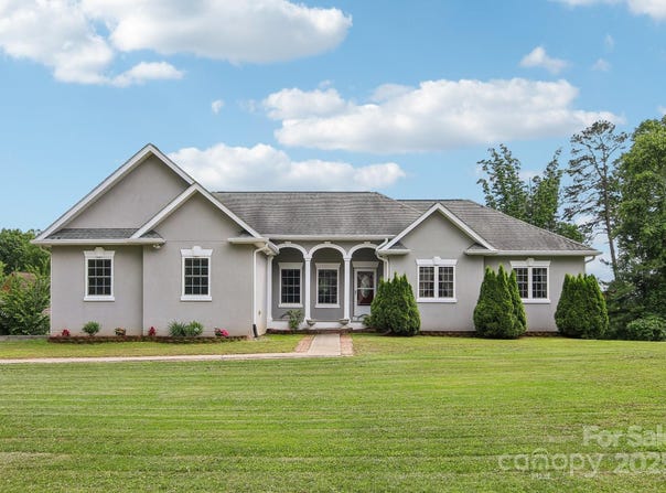 150 Baton Lane, Hendersonville, NC 28792