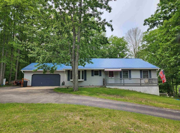 5206 Wolf, Farwell, MI 48622