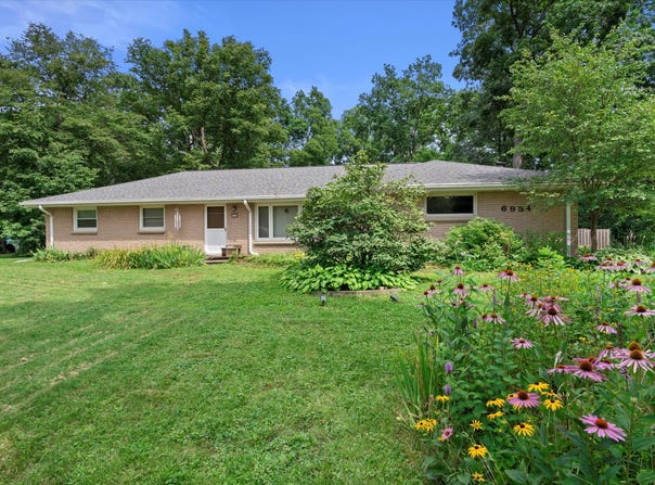 6954 S 109th St, Franklin, WI 53132