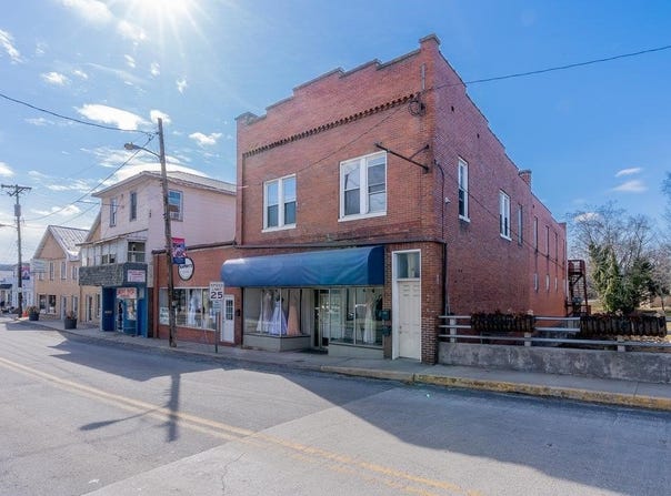 5 SOUTH MAIN ST, PETERSBURG, WV 26847