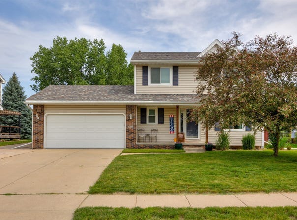 905 SE Meadowlark Drive, Grimes, IA 50111