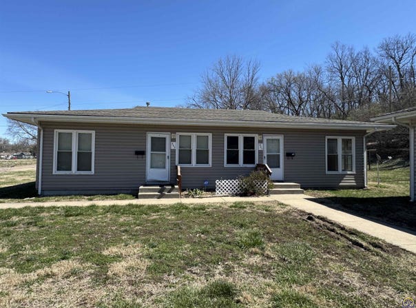 825/827 SE 14th ST, Topeka, KS 66607