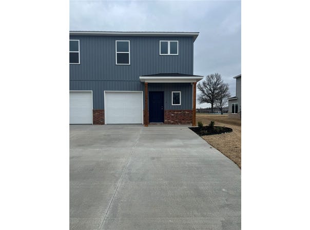 404 B W Cloud Drive, Siloam Springs, AR 72761