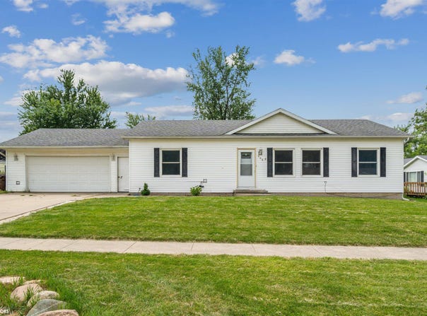 906 Prairie Lane, Marshalltown, IA 50158