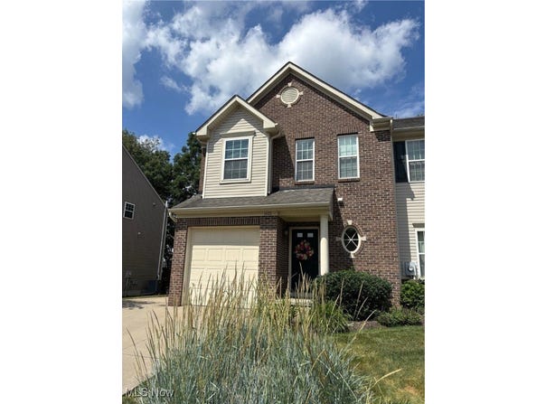 1420 Wellingshire Circle, Cuyahoga Falls, OH 44221