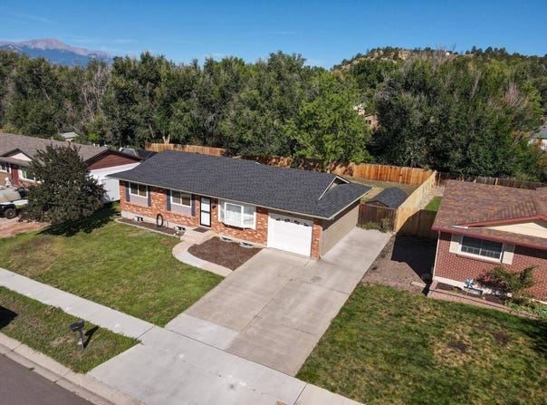 1518 Sanderson AV, Colorado Springs, CO 80915