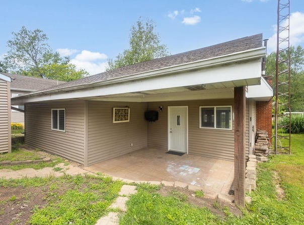 885 W 590 S, Wolcottville, IN 46795