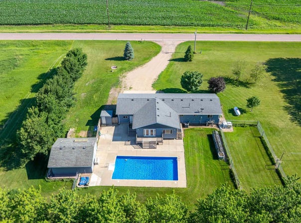 46788 278th St, Lennox, SD 57039