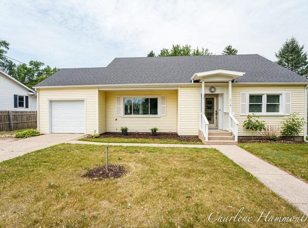 716 W Oak Street, Greenville, MI 48838