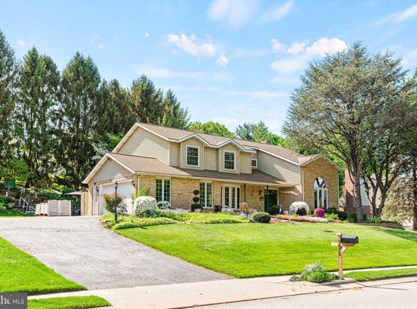3672 CIMMERON ROAD, YORK, PA 17402