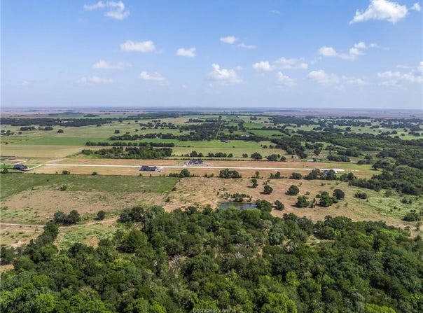 136 Court Side Drive, Snook, TX 77878