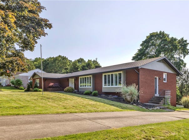 425 RIDGE RD, Greensburg, PA 15601
