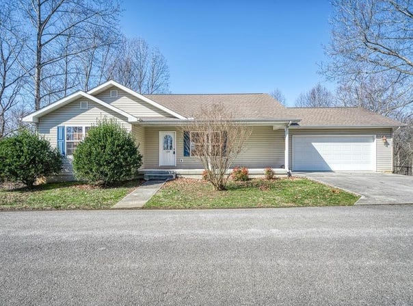 124 Abby Ln, Byrdstown, TN 38549