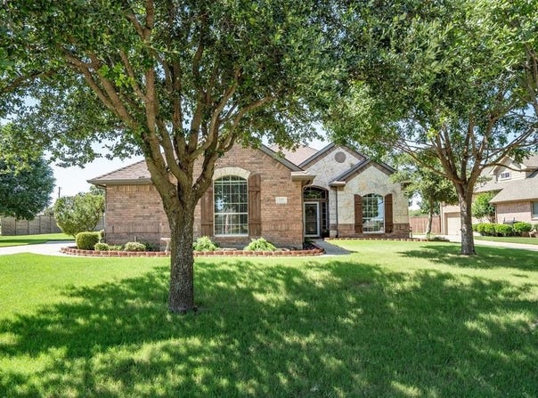 101 Indian Paint Drive, Justin, TX 76247
