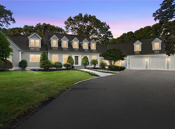 16 Hillside Road, Cumberland, RI 02864