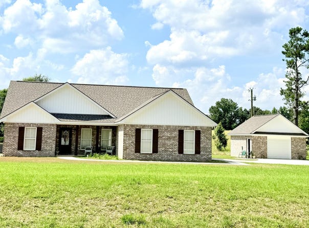 1230 Riverdale Road, Grenada, MS 38901