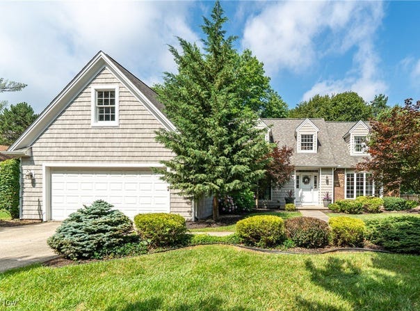456 Sandhurst Drive, Highland Heights, OH 44143