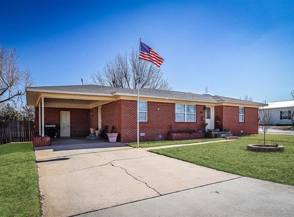 404 N Bryan Avenue, Mangum, OK 73554