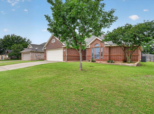 512 Westgate Drive, Aledo, TX 76008