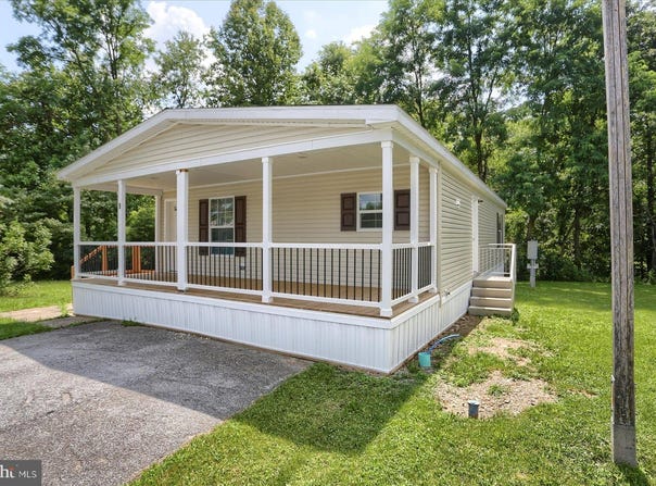 6 BELLA COURT, CARLISLE, PA 17015