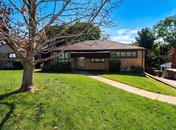 4297 E Barlind Drive, Whitehall, PA 15227